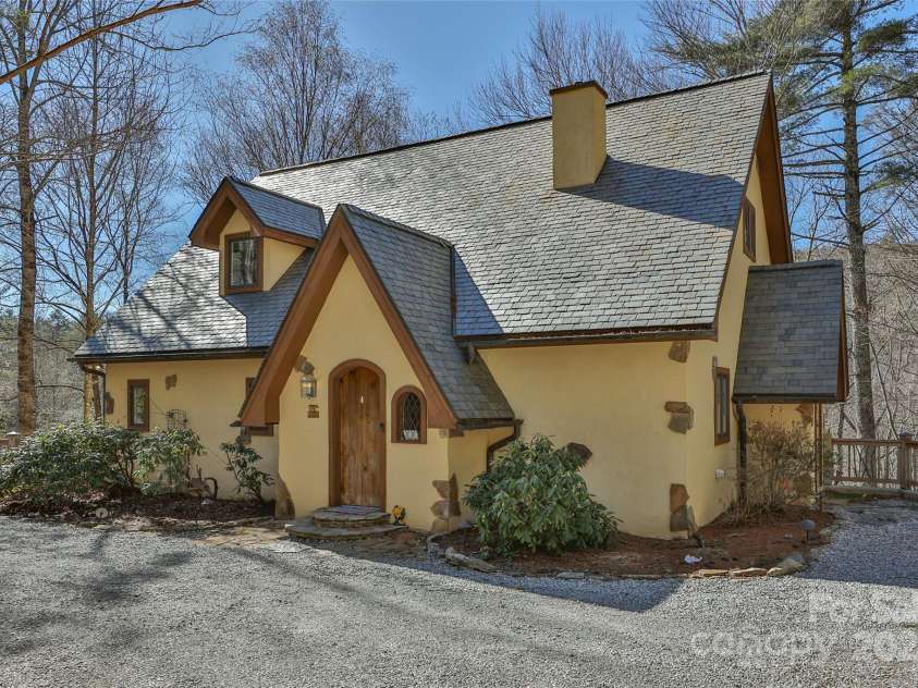 34 Red Cedar Court, Sapphire, NC 28774.  MLS# CAR4224781, YatesRealty ID 9452. 