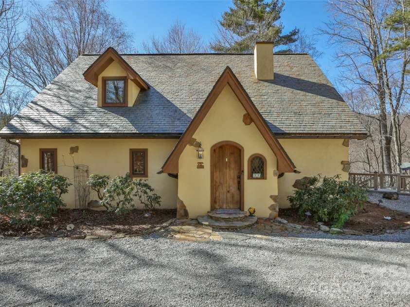 34 Red Cedar Court, Sapphire, NC 28774.  MLS# CAR4224781, YatesRealty ID 9452. 