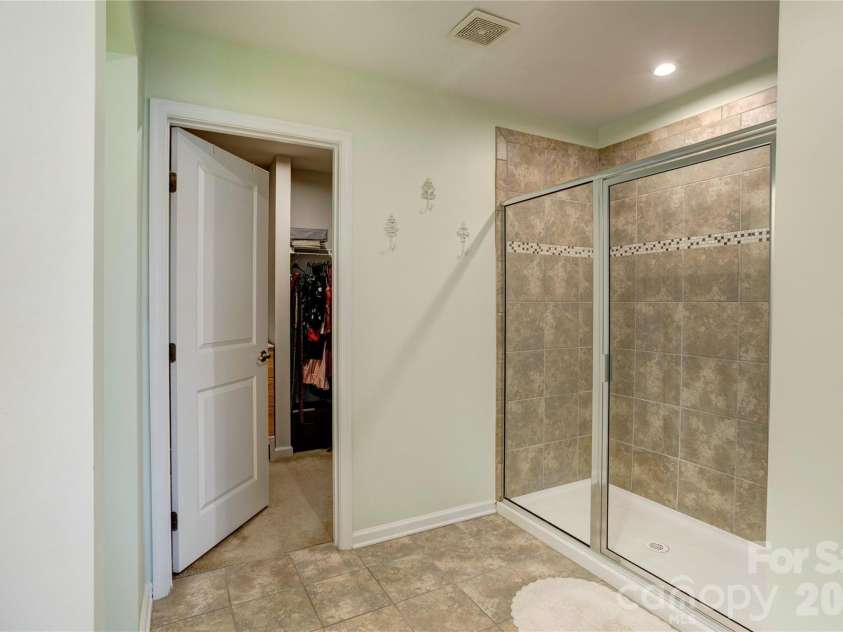 2186 Stone Pile Drive, Concord, NC 28025.  MLS# CAR4360856, YatesRealty ID 9453. Primary Bath