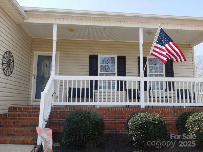 101 Brookview Drive, Shelby, NC 28152.  MLS# CAR4231823, YatesRealty ID 9454. Front Poarch