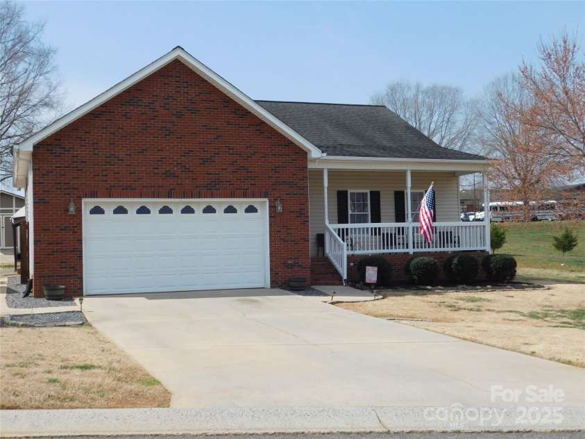 101 Brookview Drive, Shelby, NC 28152.  MLS# CAR4231823, YatesRealty ID 9454. Front View