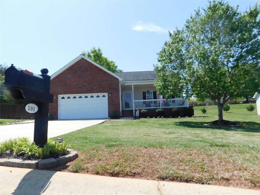 101 Brookview Drive, Shelby, NC 28152.  MLS# CAR4231823, YatesRealty ID 9454. Front View