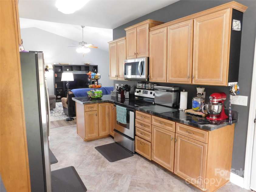 101 Brookview Drive, Shelby, NC 28152.  MLS# CAR4231823, YatesRealty ID 9454. Kitchen
