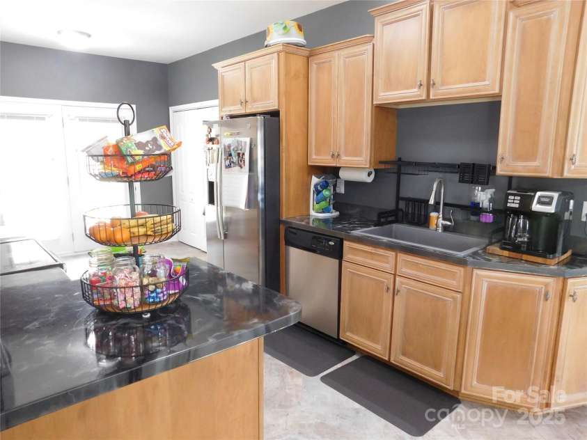 101 Brookview Drive, Shelby, NC 28152.  MLS# CAR4231823, YatesRealty ID 9454. Kitchen