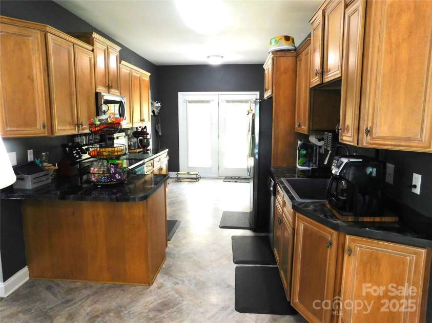 101 Brookview Drive, Shelby, NC 28152.  MLS# CAR4231823, YatesRealty ID 9454. Kitchen