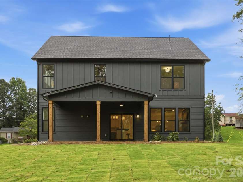 135 Parkdale Drive, Belmont, NC 28012.  MLS# CAR4415123, YatesRealty ID 9454. 