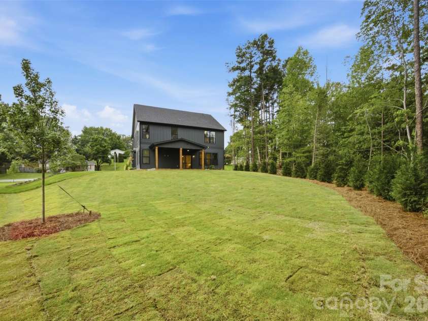 135 Parkdale Drive, Belmont, NC 28012.  MLS# CAR4415123, YatesRealty ID 9454. 