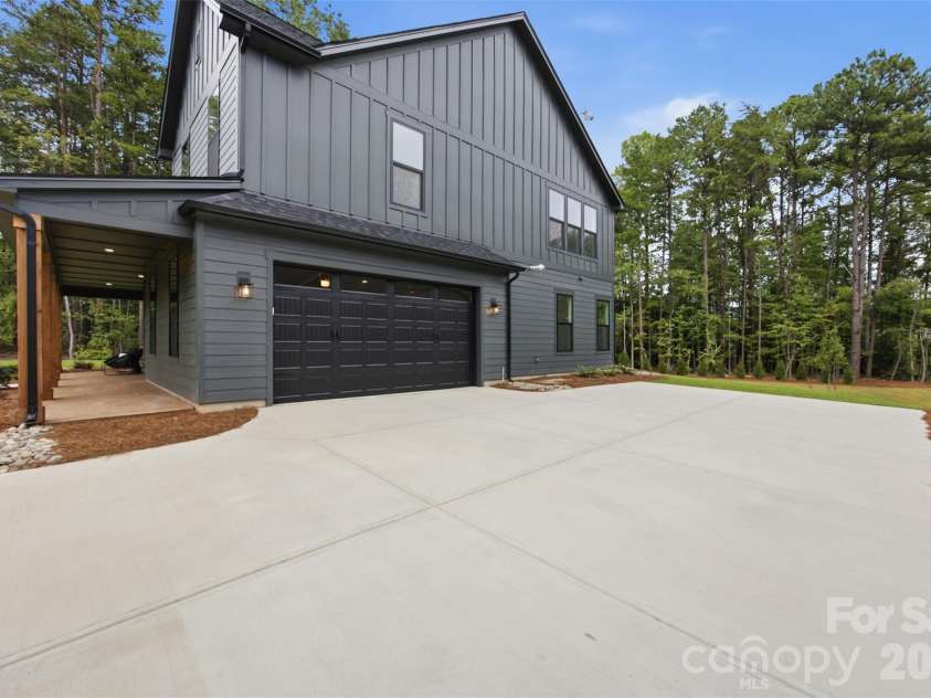 135 Parkdale Drive, Belmont, NC 28012.  MLS# CAR4415123, YatesRealty ID 9454. 