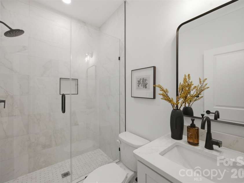 135 Parkdale Drive, Belmont, NC 28012.  MLS# CAR4415123, YatesRealty ID 9454. Main level full bathroom