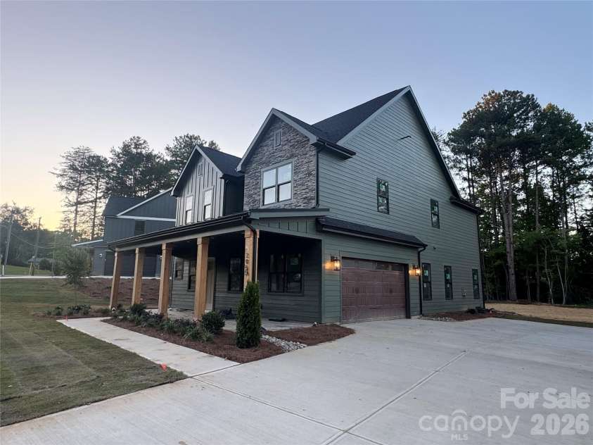 205 Parkdale Drive, Belmont, NC 28012.  MLS# CAR4347319, YatesRealty ID 9455. 