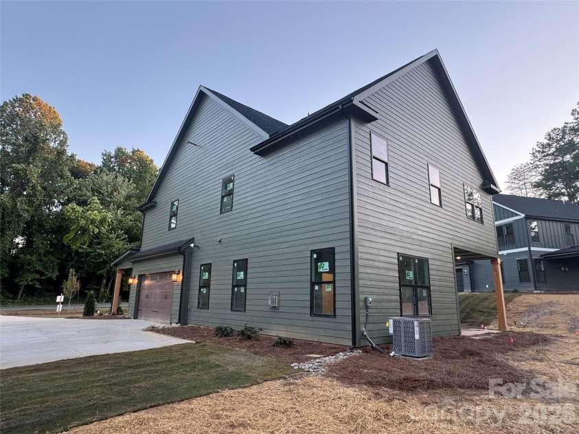 205 Parkdale Drive, Belmont, NC 28012.  MLS# CAR4347319, YatesRealty ID 9455. 