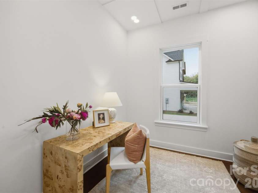 205 Parkdale Drive, Belmont, NC 28012.  MLS# CAR4415127, YatesRealty ID 9455. Main level office