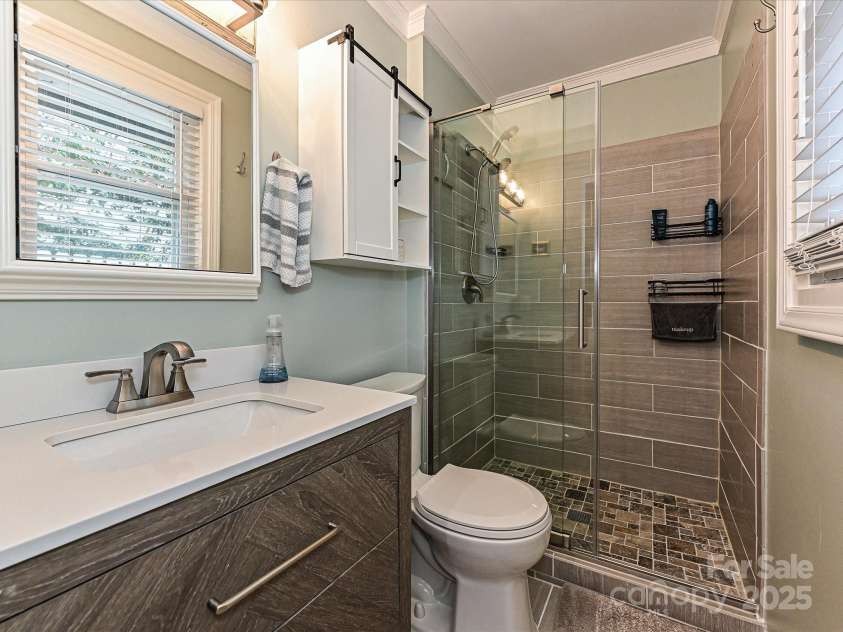 5091 Windward Drive, Tega Cay, SC 29708.  MLS# CAR4231303, YatesRealty ID 9459. Primary Bath