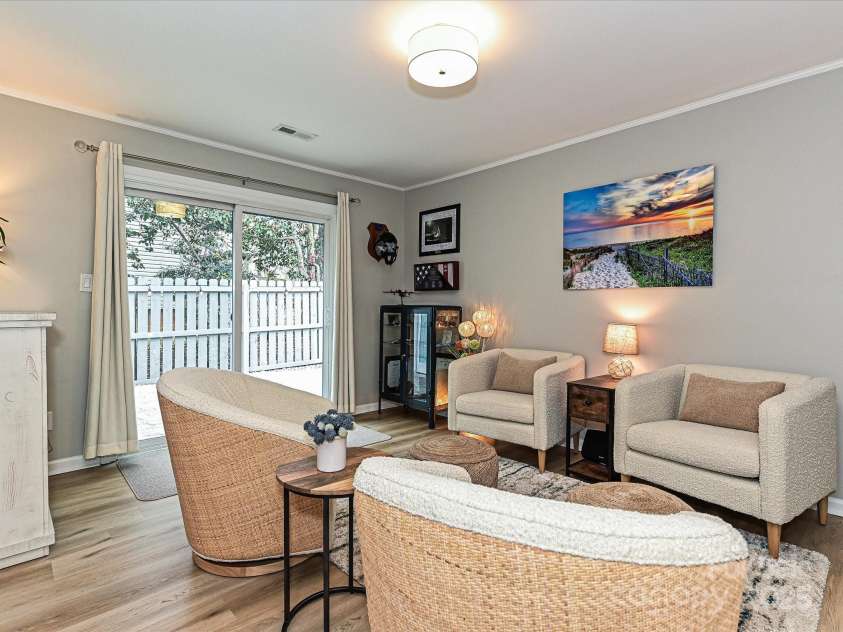 5091 Windward Drive, Tega Cay, SC 29708.  MLS# CAR4231303, YatesRealty ID 9459. Sitting area