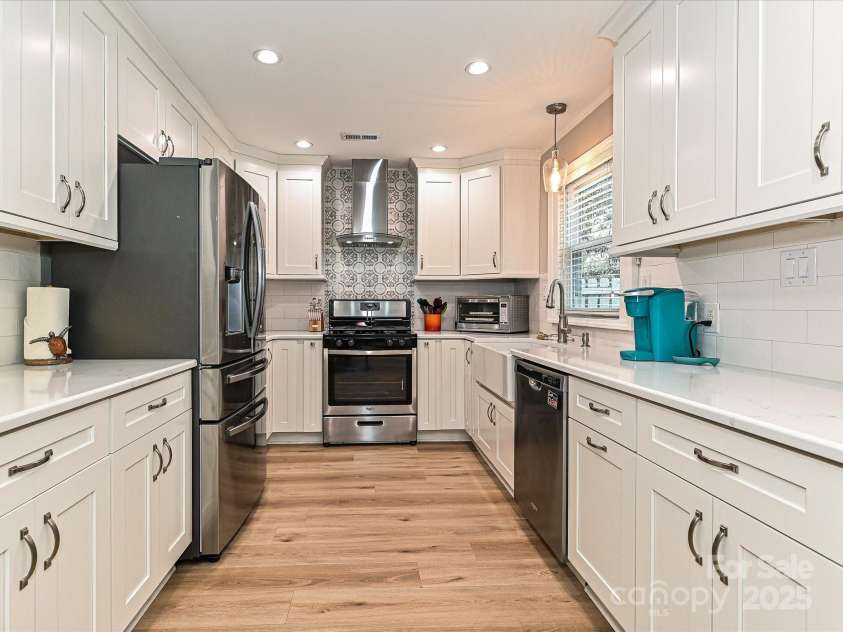 5091 Windward Drive, Tega Cay, SC 29708.  MLS# CAR4231303, YatesRealty ID 9459. Soft close cabinets