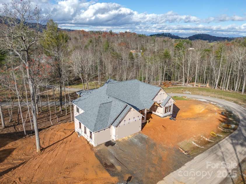 922 Ascension Valley, Horse Shoe, NC 28742.  MLS# CAR4191928, YatesRealty ID 946. 