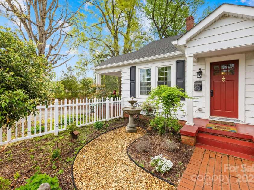 292 Mocksville Highway, Statesville, NC 28625.  MLS# CAR4244146, YatesRealty ID 9461. 