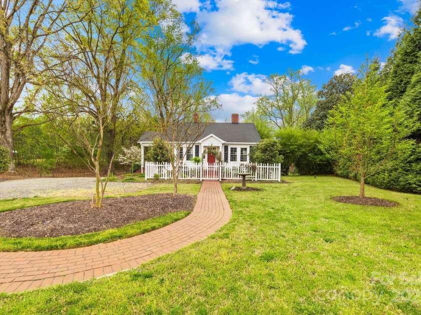 292 Mocksville Highway, Statesville, NC 28625.  MLS# CAR4244146, YatesRealty ID 9461. 