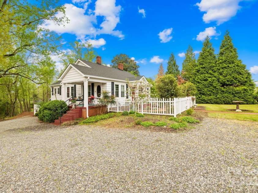 292 Mocksville Highway, Statesville, NC 28625.  MLS# CAR4244146, YatesRealty ID 9461. 