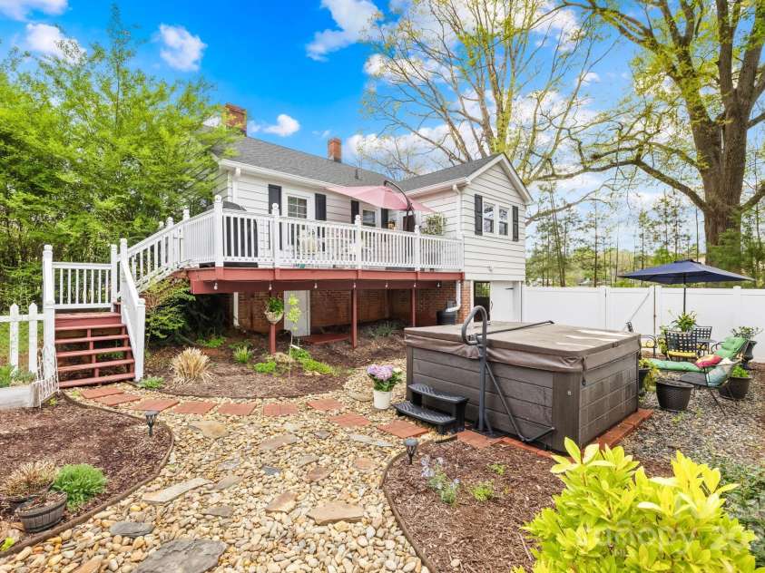 292 Mocksville Highway, Statesville, NC 28625.  MLS# CAR4244146, YatesRealty ID 9461. 