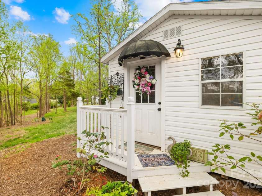 292 Mocksville Highway, Statesville, NC 28625.  MLS# CAR4244146, YatesRealty ID 9461. 