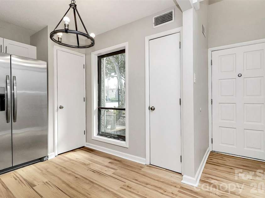 7931 Charter Oak Lane, Charlotte, NC 28226.  MLS# CAR4344426, YatesRealty ID 9461. 