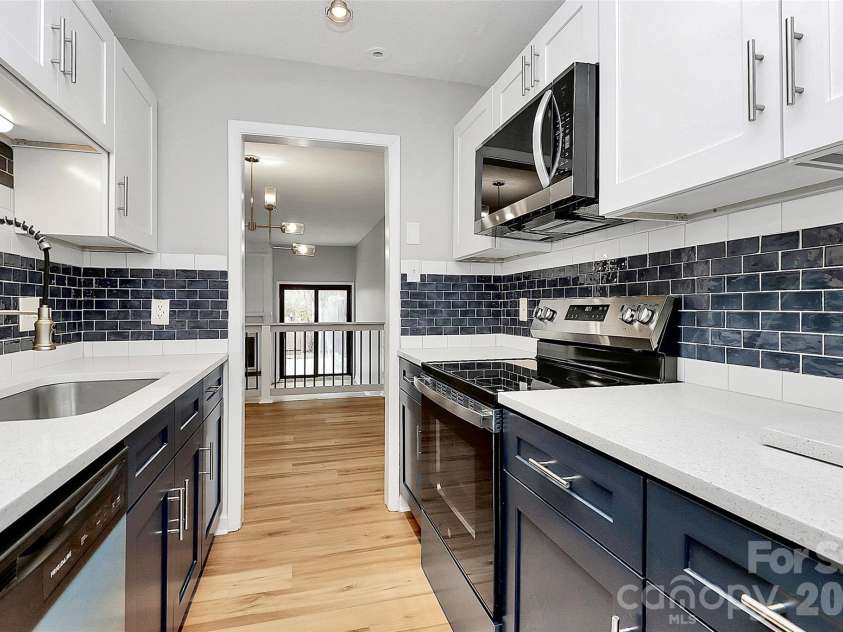 7931 Charter Oak Lane, Charlotte, NC 28226.  MLS# CAR4344426, YatesRealty ID 9461. 