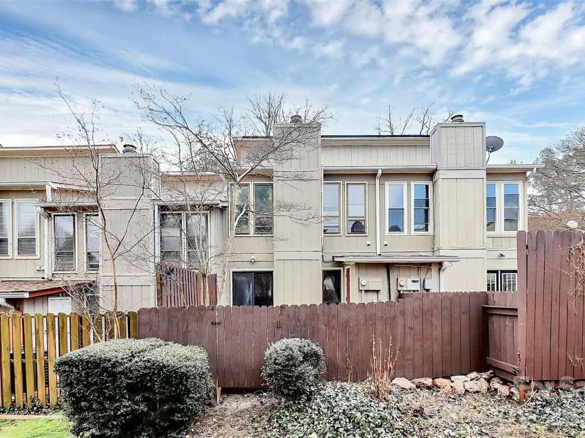 7931 Charter Oak Lane, Charlotte, NC 28226.  MLS# CAR4344426, YatesRealty ID 9461. 