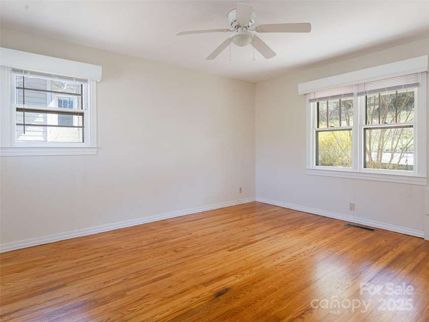 170 Pleasant Valley Road, Burnsville, NC 28714.  MLS# CAR4121722, YatesRealty ID 9462. 