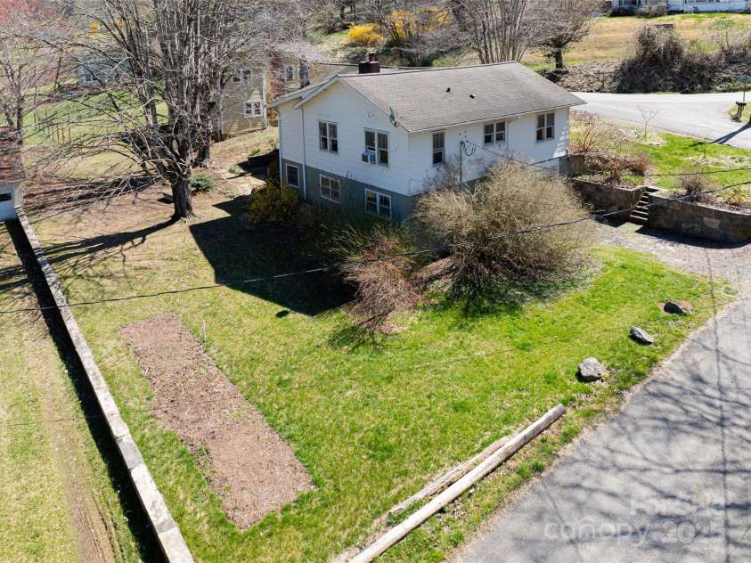 170 Pleasant Valley Road, Burnsville, NC 28714.  MLS# CAR4121722, YatesRealty ID 9462. 