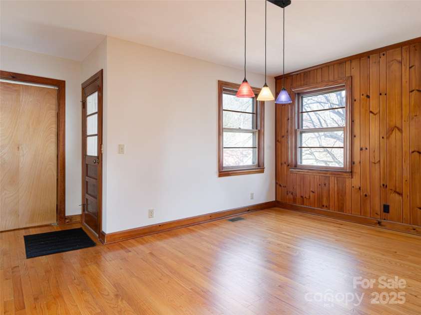 170 Pleasant Valley Road, Burnsville, NC 28714.  MLS# CAR4121722, YatesRealty ID 9462. Back door access