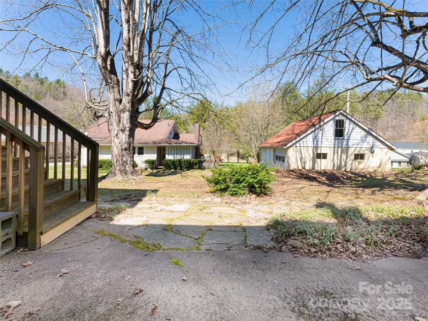 170 Pleasant Valley Road, Burnsville, NC 28714.  MLS# CAR4121722, YatesRealty ID 9462. Back patio