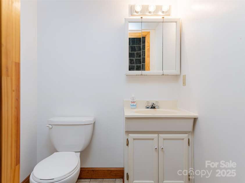 170 Pleasant Valley Road, Burnsville, NC 28714.  MLS# CAR4121722, YatesRealty ID 9462. Basement half bath