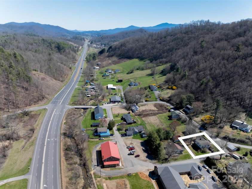 170 Pleasant Valley Road, Burnsville, NC 28714.  MLS# CAR4121722, YatesRealty ID 9462. Convenient location