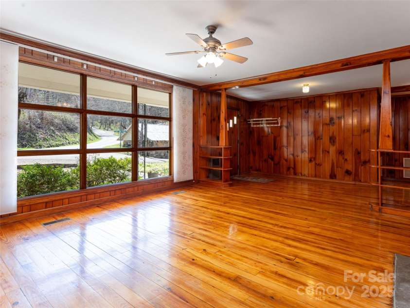 170 Pleasant Valley Road, Burnsville, NC 28714.  MLS# CAR4121722, YatesRealty ID 9462. Let the sun shine in!