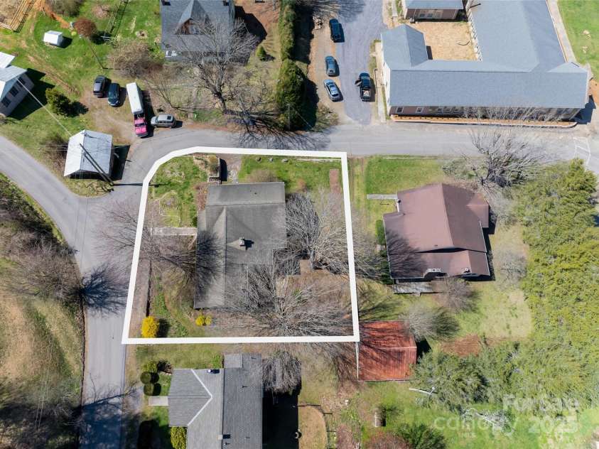 170 Pleasant Valley Road, Burnsville, NC 28714.  MLS# CAR4121722, YatesRealty ID 9462. Spacious Corner Lot
