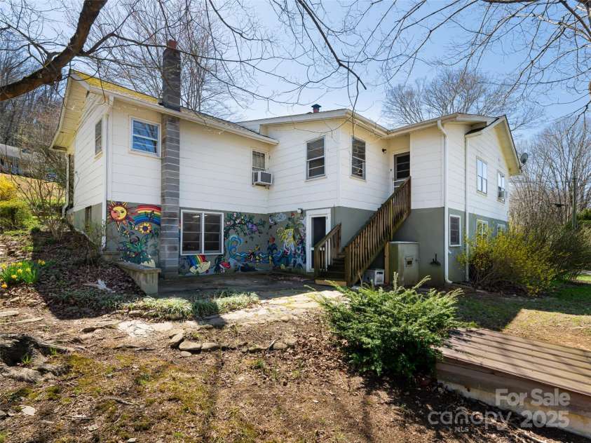 170 Pleasant Valley Road, Burnsville, NC 28714.  MLS# CAR4121722, YatesRealty ID 9462. Useable back yard