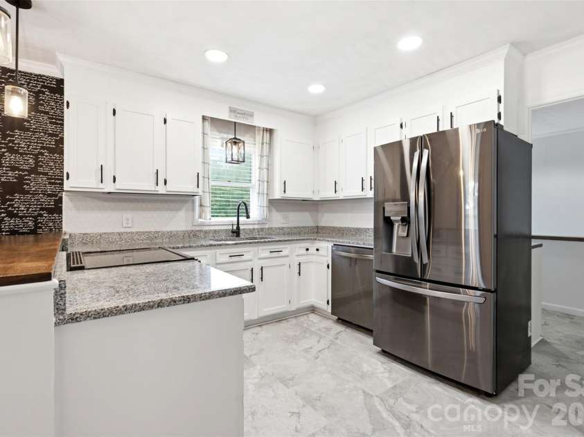 21 Eagle Drive, Taylorsville, NC 28681.  MLS# CAR4393704, YatesRealty ID 9462. 