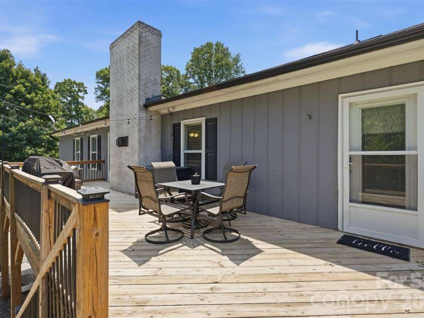 21 Eagle Drive, Taylorsville, NC 28681.  MLS# CAR4393704, YatesRealty ID 9462. 