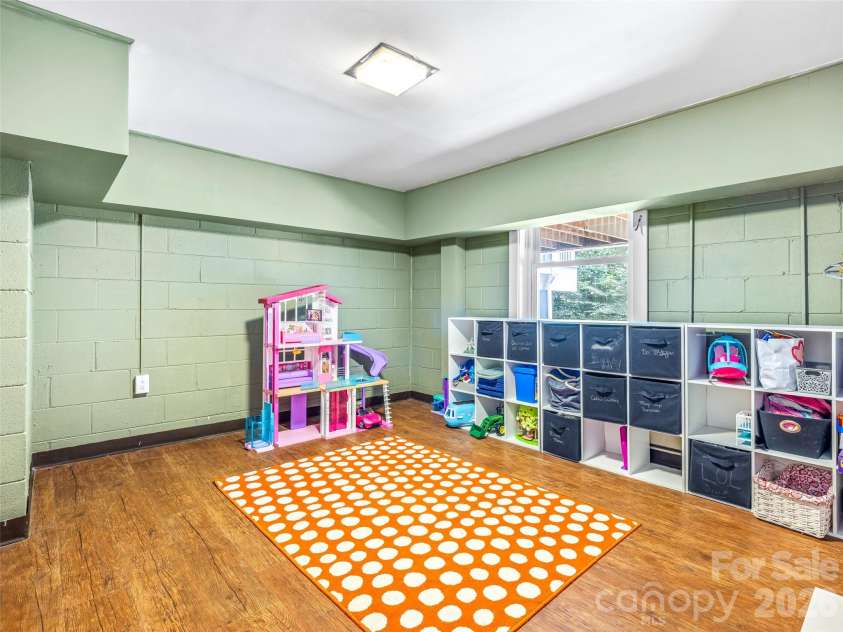 135 Dogwood Drive, Brevard, NC 28712.  MLS# CAR4296254, YatesRealty ID 9463. 