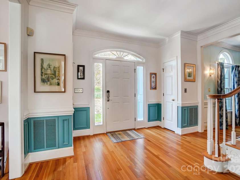 3717 Bodenham Court, Charlotte, NC 28215.  MLS# CAR4240203, YatesRealty ID 9464. Foyer