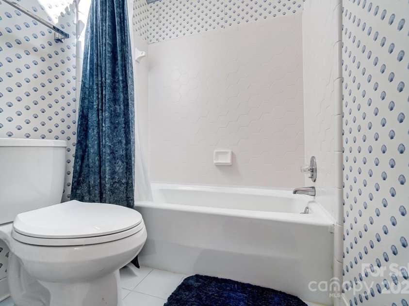 3717 Bodenham Court, Charlotte, NC 28215.  MLS# CAR4240203, YatesRealty ID 9464. Hall Bath