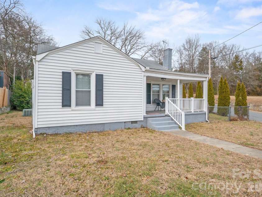 247 Cabarrus Avenue, Concord, NC 28025.  MLS# CAR4346327, YatesRealty ID 9465. 