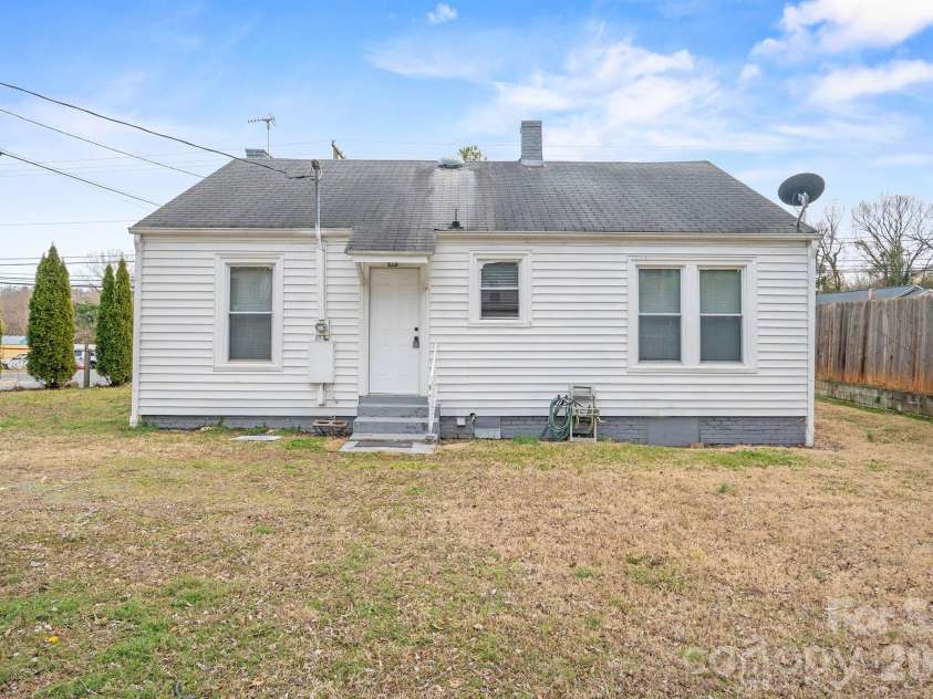 247 Cabarrus Avenue, Concord, NC 28025.  MLS# CAR4400350, YatesRealty ID 9465. 