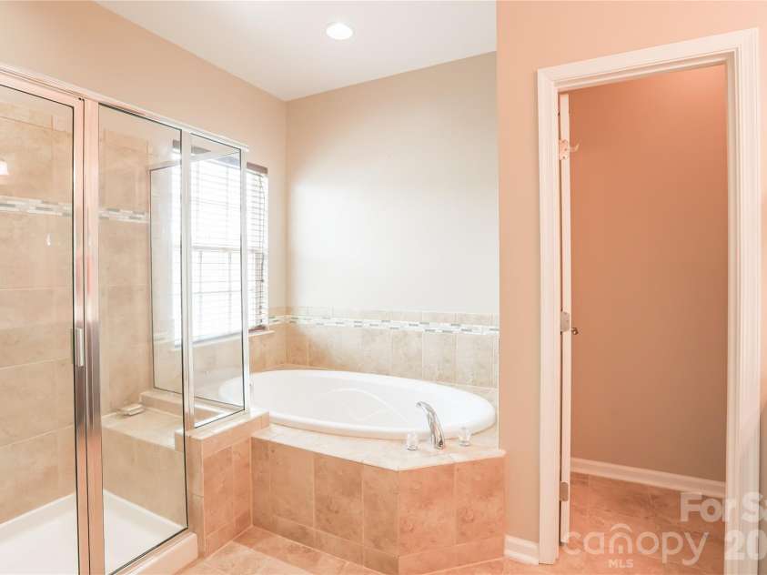 1123 Inn Keepers Way, Cornelius, NC 28031.  MLS# CAR4362117, YatesRealty ID 9467. 