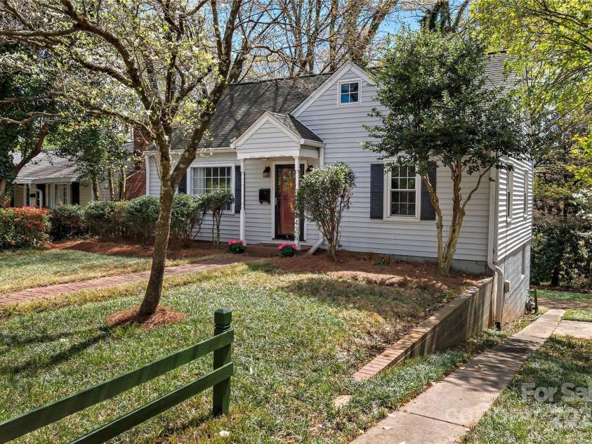 2426 Queen Street, Winston Salem, NC 27103.  MLS# CAR4242940, YatesRealty ID 9468. 