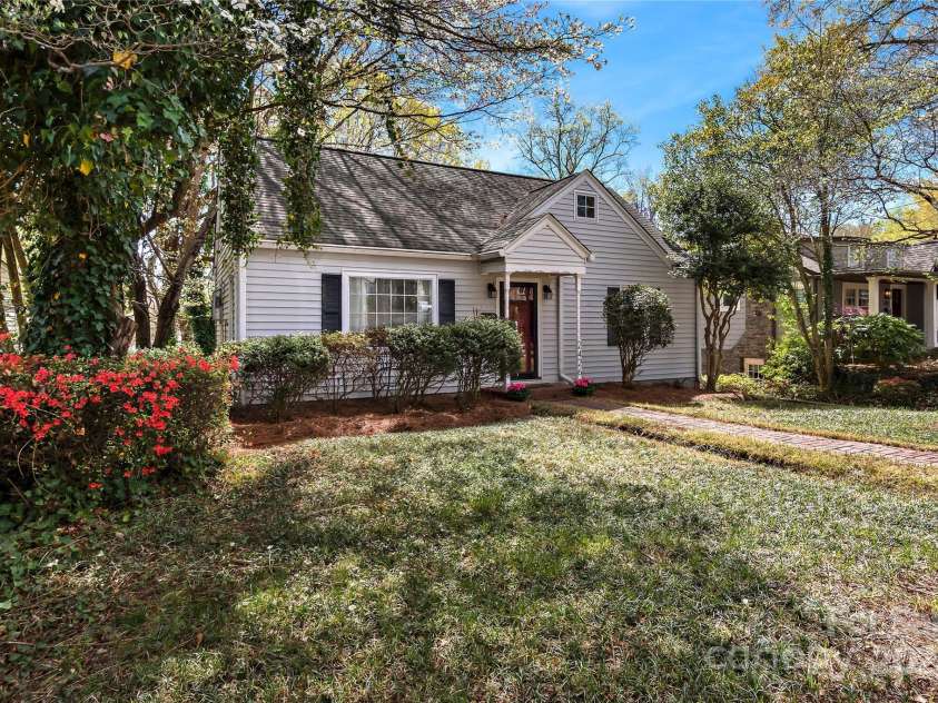 2426 Queen Street, Winston Salem, NC 27103.  MLS# CAR4242940, YatesRealty ID 9468. 