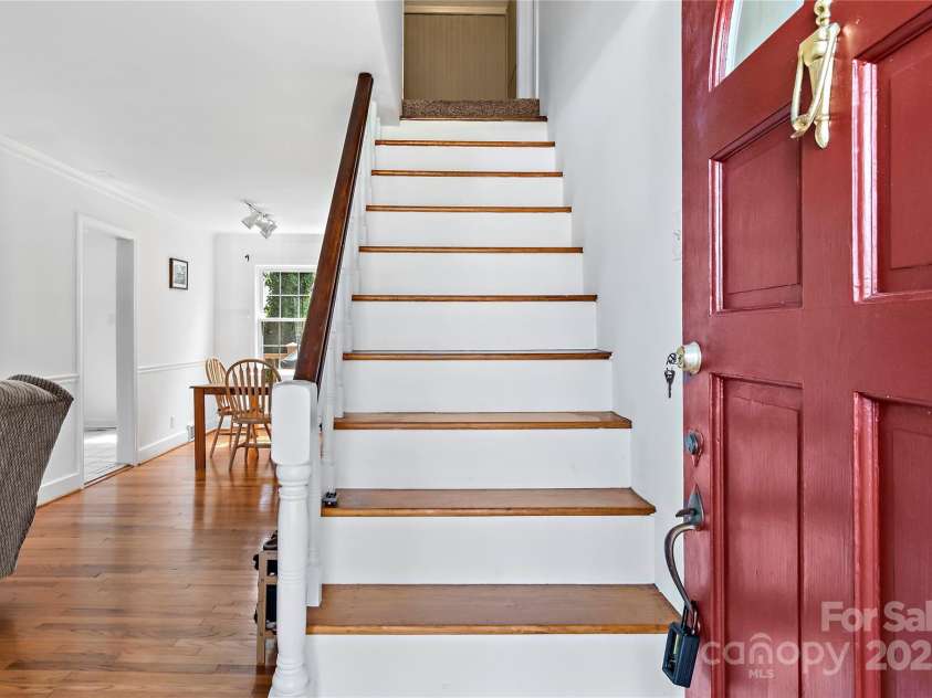 2426 Queen Street, Winston Salem, NC 27103.  MLS# CAR4242940, YatesRealty ID 9468. 