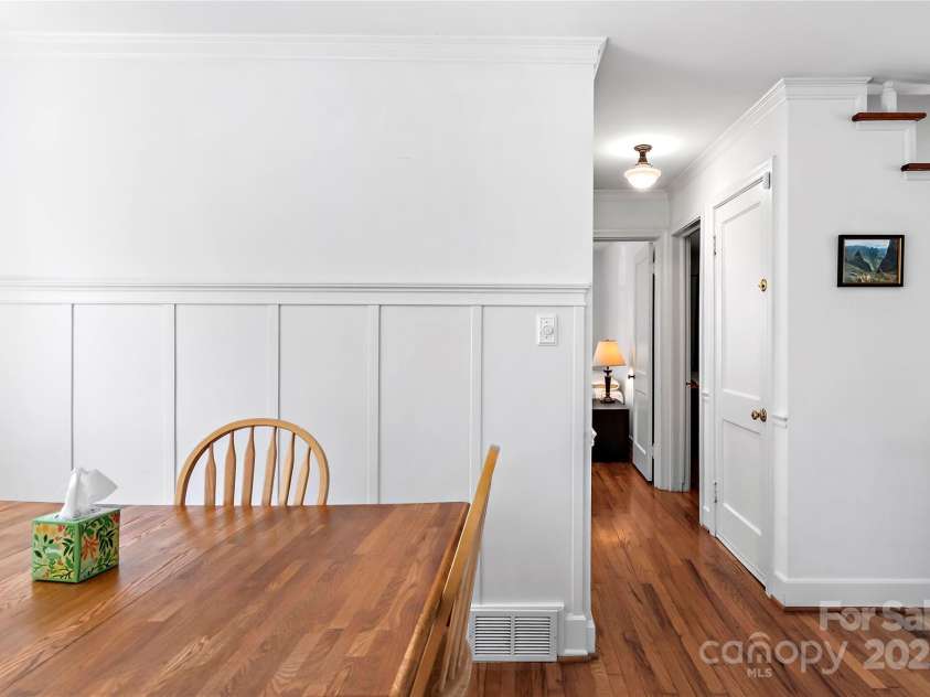 2426 Queen Street, Winston Salem, NC 27103.  MLS# CAR4242940, YatesRealty ID 9468. 