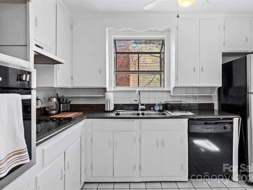 2426 Queen Street, Winston Salem, NC 27103.  MLS# CAR4242940, YatesRealty ID 9468. 